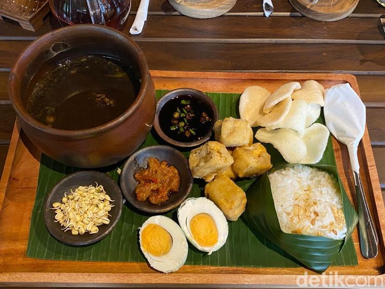 Mantap Lur! Sego Rawon dan Tempe Mendoan di Java Dancer Coffee