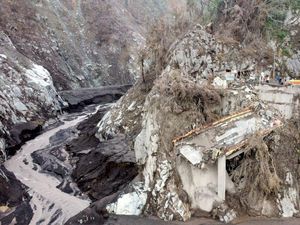 Adhi Karya Bangun Jembatan yang Terputus Diterjang Lahar Semeru