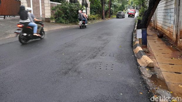 Jl Lebak Bulus III Jakarta Selatan, di sini ada sumur resapan. 17 Desember 2021. (Marteen Ronaldo Pakpahan/detikcom)