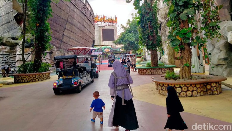 JungleLand Sentul JungleLand Sentul kembali beroperasi pada hari Jumat ini (17/12/2021).