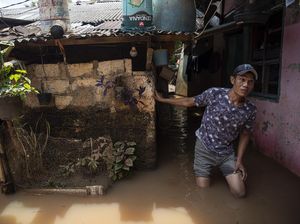 Kali Pesanggrahan Meluap, Warga Sekitar Kebanjiran