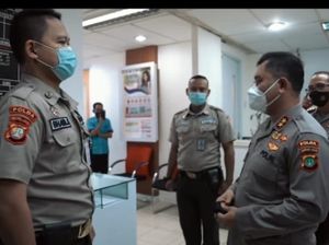 Momen Kapolda Metro Belajar Melayani dengan Baik dari Satpam Bank