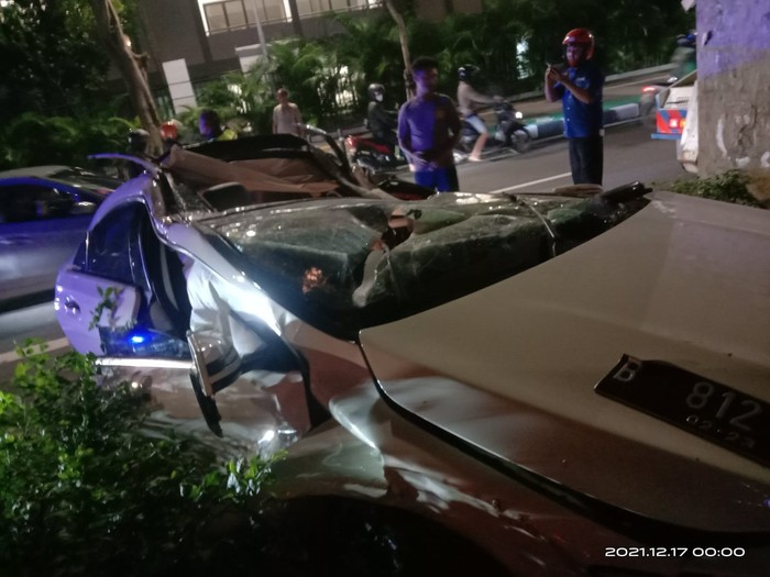 Kecelakaan Mercy di Senayan, korban meninggal dunia, Kamis (15/12/2021) malam.