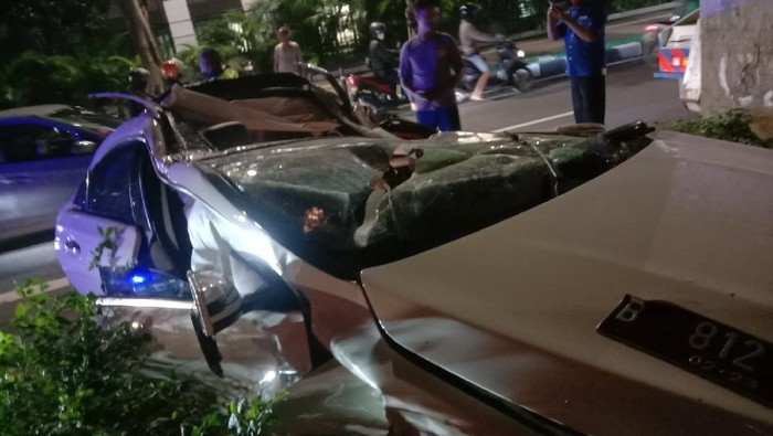 Kecelakaan Mercy di Senayan, korban meninggal dunia Kecelakaan Mercy di Senayan, korban meninggal dunia, Kamis (15/12/2021) malam.