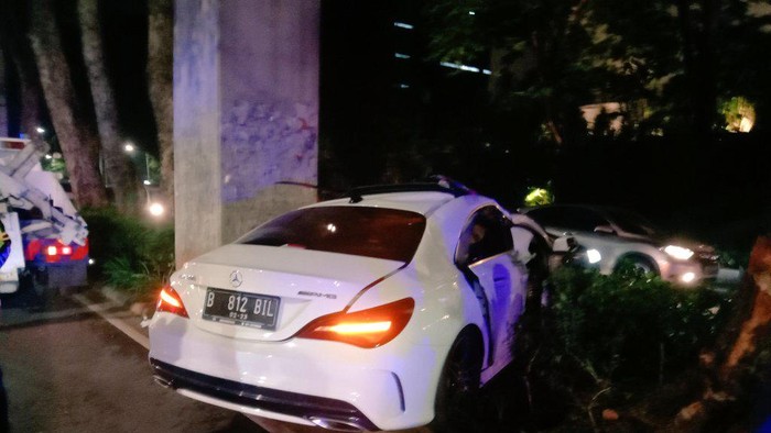 Kecelakaan Mercy di Senayan, korban meninggal dunia, Kamis (15/12/2021) malam.