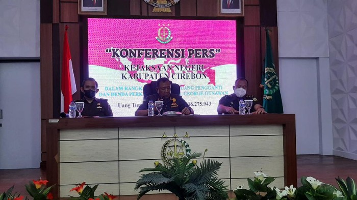 Kejari Cirebon menetapkan seorang kades tersangka pengupasan lahan