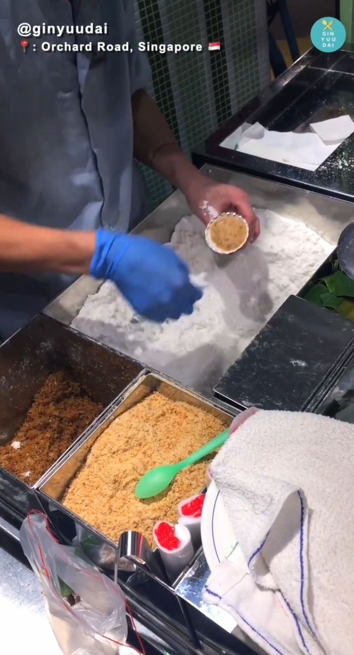 Kue Putu Hadir di Orchard Road, Singapura