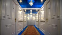 Lorong antar kamar untuk penumpang kaya raya atau VIP juga menjadi sorotan menarik.  Foto: Getty Images/Joe Maher