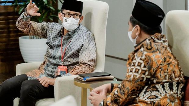 Menparekraf Sandiaga Uno saat menerima kunjungan Wakil Gubernur Jawa Tengah, Taj Yasin Maimoen, di kantor Kemenparekraf/Baparekraf, Gedung Sapta Pesona, Kamis (16/12/2021),
