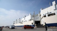Selain bandara, juga ada pelabuhan Patimban di Kabupaten Subang, Jawa Barat yang baru resmi beroperasi dan berganti operator beberapa waktu lalu. Pelabuhan Patimban disebut bisa berkolaborasi dengan Tanjung Priok untuk menjadi hub pelabuhan yang memiliki daya saing di kawasan Asia Tenggara. (Agung Pambudhy/detikcom)