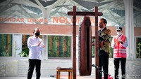 Desain terminal dari bandara Ngloram di Cepu, Kabupaten Blora, Provinsi Jawa Tengah menjadi perhatian tersendiri bagi Presiden Joko Widodo (Jokowi). Jokowi memuji langsung desain terminal bandara Ngloram di dalam pidatonya.