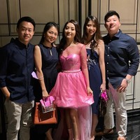 Perayaan ulang tahun Natasha Wilona terlihat meriah dengan dihadiri para kerabat dan sahabat-sahabatnya. Ekspresi bahagia pun terlihat jelas di wajah Natasha Wilona. Foto: Instagram/@natashawilona12