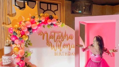 8 Foto Natasha Wilona Ultah ke-23, Tampil Cantik Dandan ala Barbie