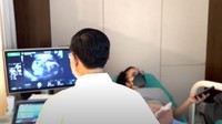 Nikita Willy saat memeriksakan kandungannya ke dokter. Foto: YouTube Nikita Willy