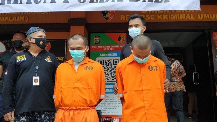Dua orang pria di Bali, Toni Wardani (29) dan I Komang Yoga Indrawan (22), ditangkap oleh Kepolisian Daerah (Polda) Bali. Kedua pria ini ditangkap lantaran menggasak modem WiFi di 25 tempat kejadian perkara (TKP).