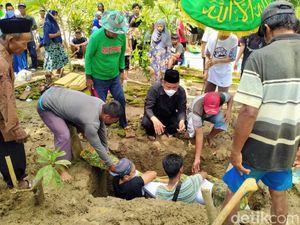 2 Warga Sutamaja Brebes Tewas Tersambar Petir Saat Berteduh di Gubuk