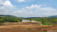 Saat ini, lahan masih berbentuk area terbuka. Ada dua danau buatan yang dibangun untuk menampung air.