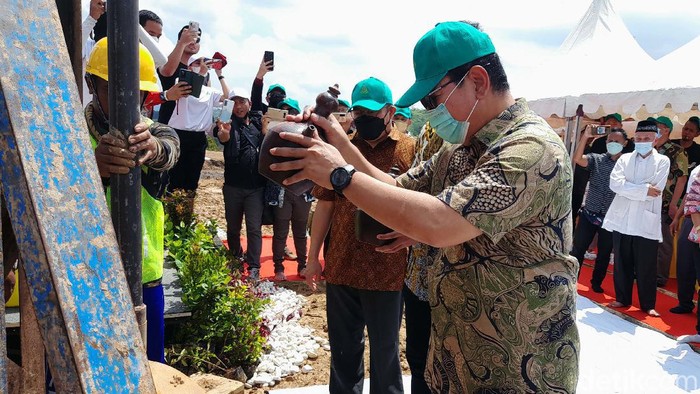 Tommy Soeharto cek lahan proyek lapangan golf di Sentul