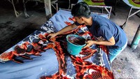 Bayu mengatakan dalam lelang ini, ia membuat 7 (tujuh) buah batik Semeru. Jumlah itu memiliki filosofi tersendiri. Dijelaskan Bayu, 7 dalam bahasa Jawa adalah Pitu, yang memiliki artian pitulungan. Pitulungan sendiri bila diartikan dalam bahwa Indonesia yaitu pertolongan. 