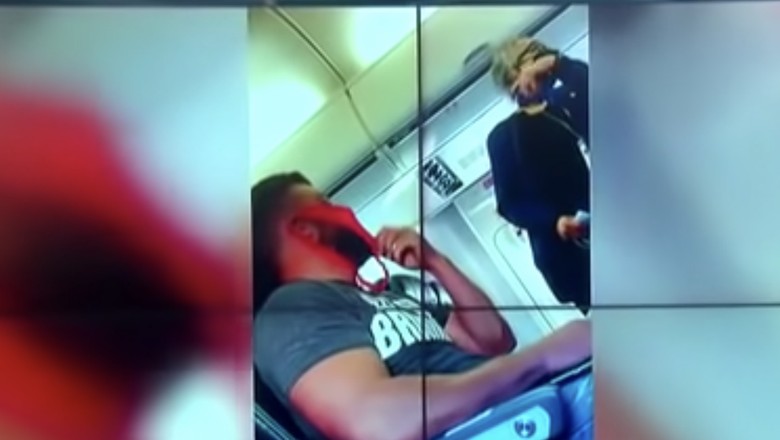 Pria Pakai Thong Jadi Masker Pria Pakai Thong Jadi Masker di penerbangan United Airlines di Florida.