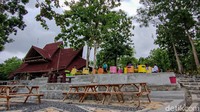 Jika menengok ke arah barat laut, akan terlihat jajaran Perbukitan Menoreh, sebuah pegunungan kapur yang membentang di kawasan Kulon Progo (DIY), Purworejo, dan Magelang (Jawa Tengah).