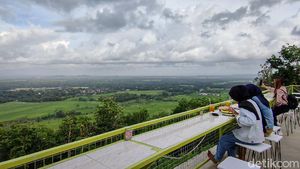 Puncak Saka Kulon Progo, Negeri di Atas Awan yang Lagi Viral