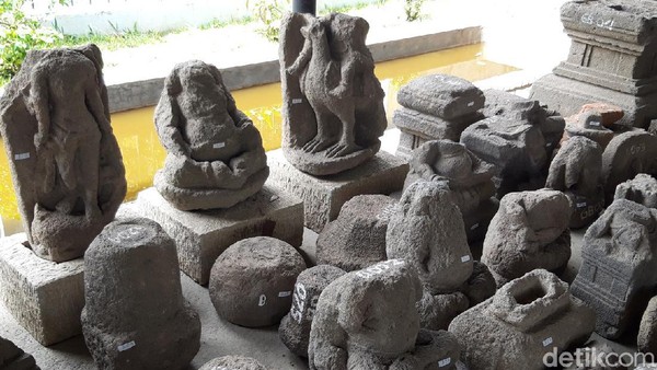 Arca-arca yang disimpan di Rumah Arca Boyolali ini berasal dari temuan di wilayah Kabupaten Boyolali. Mereka dikumpulkan dari beberapa situs candi seperti Candi Sari hingga Candi Lawang. (Ragil Ajiyanto/detikTravel) Arca-arca yang disimpan di Rumah Arca Boyolali ini berasal dari temuan di wilayah Kabupaten Boyolali. Mereka dikumpulkan dari beberapa situs candi seperti Candi Sari hingga Candi Lawang. (Ragil Ajiyanto/detikTravel)