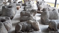 Arca yang paling banyak di sini yakni Nandi, yaitu berupa patung sapi dan Yoni yang melambangkan kesuburan. Ada pula dari bagian-bagian batu candi. (Ragil Ajiyanto/detikTravel)