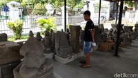 Rumah Arca Boyolali berlokasi di samping rumah dinas Bupati Boyolali, tepatnya di Jalan Merbabu, Boyolali. Destinasi ini sangat cocok dikunjungi buat traveler yang suka dengan sejarah atau anak-anak usia sekolah. (Ragil Ajiyanto/detikTravel)
