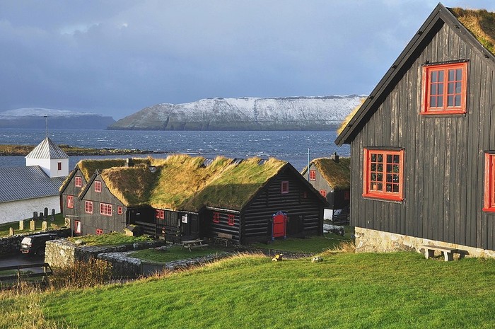 Rumah Kirkjubøargarður, rumah kayu tertua di Kepulauan Faroe, Denmark.