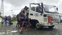 Lebih dari 90.000 orang mencari perlindungan darurat saat badai menerjang Samudera Pasifik. Evakuasi masih berlangsung di daerah-daerah di jalur topan.