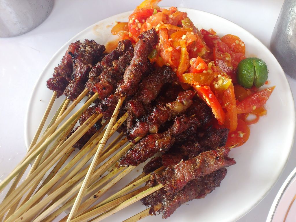 5 Sate Legendaris dan Enak Sepanjang Jalur Puncak
