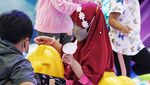 Serunya Anak-anak Bermain Salju di Sukoharjo