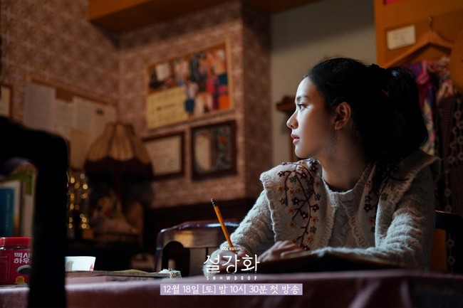 Penampilan Jisoo BLACKPINK dalam drama Korea Snowdrop telah dinanti-nanti penggemar. Terlepas dari kontroversi Snowdrop yang dinilai menyimpang dari sejarah, Jisoo menampilkan chemistry yang kuat dengan lawan mainnya Jung Hae In. Foto: dok JTBC