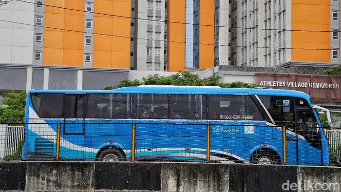 Suasana Terkini Wisma Atlet Pasca Pengumuman Kasus Pertama Omicron di RI Ratusan Tenaga Kerja Indonesia (TKI) tiba di kawasan Wisma Atlet, Kemayoran, Jakarta Pusat, Kamis (16/12).