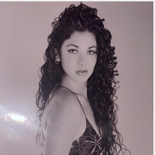 Tania Mendoza adalah artis yang cukup terkenal di Meksiko. Ia adalah penyanyi yang beralih menjadi aktris. Dilansir IMDb, ia sudah bermain dalam 25 proyek sejak debutnya di 1998. Belakangan, ia memang sudah jarang tampil dalam film atau telenovela tapi lebih aktif sebagai penyanyi. Foto: Instagram