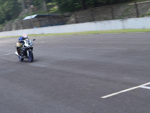Jajal R15 Terbaru Si Baby R7 di Sirkuit Sentul: Asyik Bermanuver, tapi Seberapa Kencang?