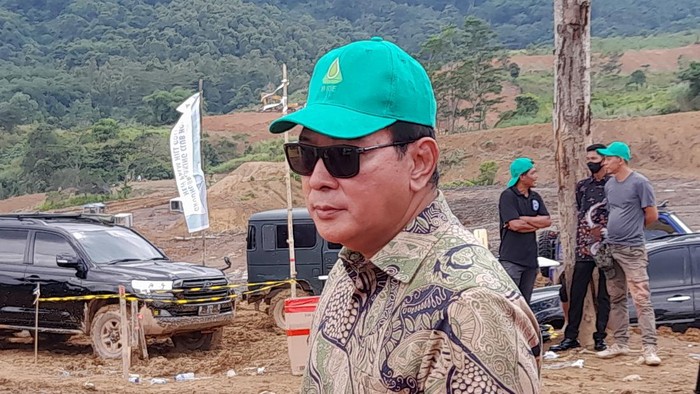 Tommy Soeharto cek lahan proyek lapangan golf di Sentul