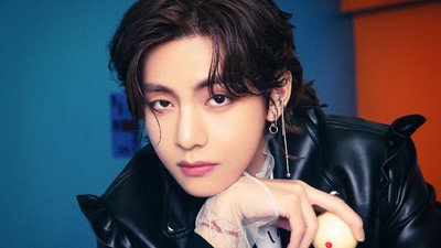 8 Potret V BTS Tampan dari Segala Sudut, Sulit Ditiru Dokter Bedah Plastik