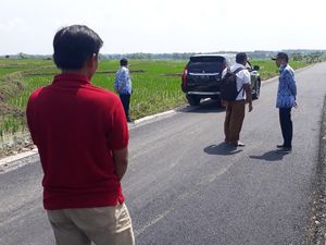 Wabup Bojonegoro Sidak Proyek Jalan di Desa, Ini Temuannya