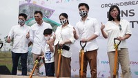 Raffi Ahmad berharap pembangunan kebun binatang itu bisa mulai dilakukan di pertengahan tahun depan. Lokasi RANS Carnaval City Zoo sendiri berseberangan dengan Sport Entertainment yang juga dimiliki RANS.