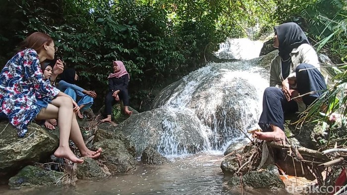 Air Terjun Mbengkat Indah di Grobogan, Jateng