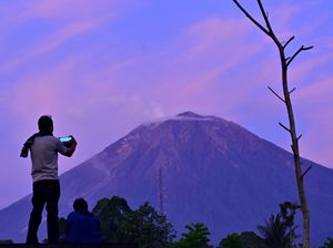 Terkini! Aktivitas Gunung Semeru Siaga