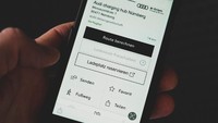 Konsumen yang ingin mengisi daya baterai mobil listrik di SPKLU milik Audi bisa melakukan reservasi tempat charging melalui aplikasi myAudi. Foto: dok. Audi