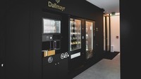 Apabila konsumen lapar dan haus, terdapat juga vending machine yang menjual berbagai snack serta mesin kopi Foto: dok. Audi