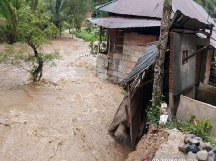 Banjir di Mandailing Natal (Antara)
