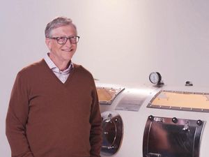 Bill Gates Prediksi Teknologi yang Bakal Gantikan Smartphone