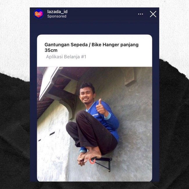 Demi membuktikan bahwa bahannya kokoh, bukan sepeda lagi yang sanggup diangkat. Orang pun sanggup.. berani coba? Foto: twitter.com/@txtdarionlshop