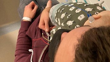 Itu bukan alat kelamin, melainkan kaki si bayi. Foto: reddit.com/confusing_perspective