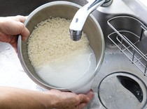 Viral di Medsos, Benarkah Air Cucian Beras bisa Cerahkan Kulit Wajah?